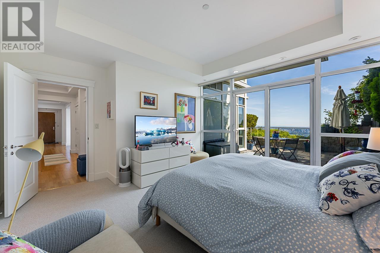 Photo 5 of 103 2210 Chippendale Road, West Vancouver BC