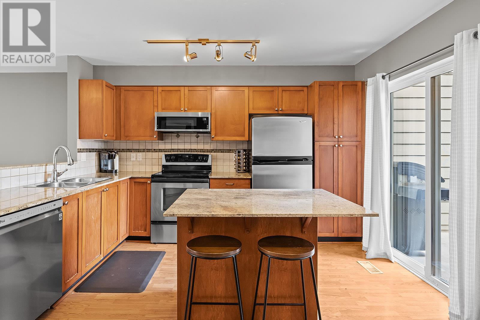 Photo 9 of 1853 Parkview Crescent Unit 4, Kelowna BC