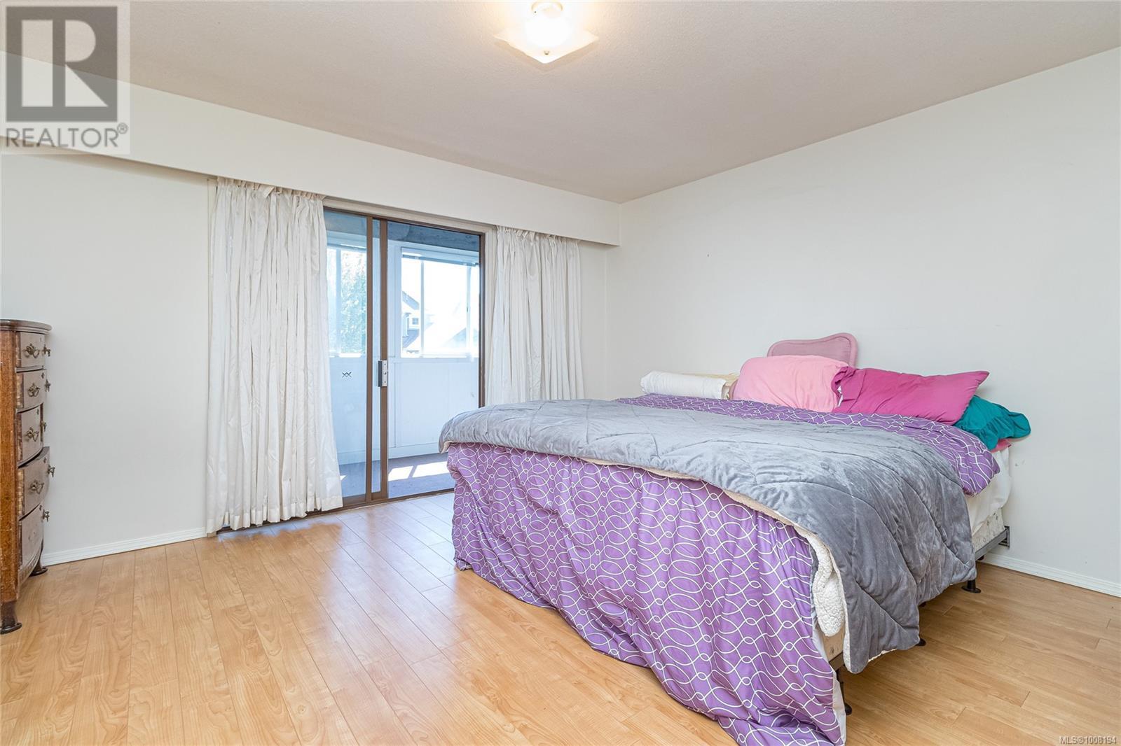 212 2040 White Birch Road, Sidney