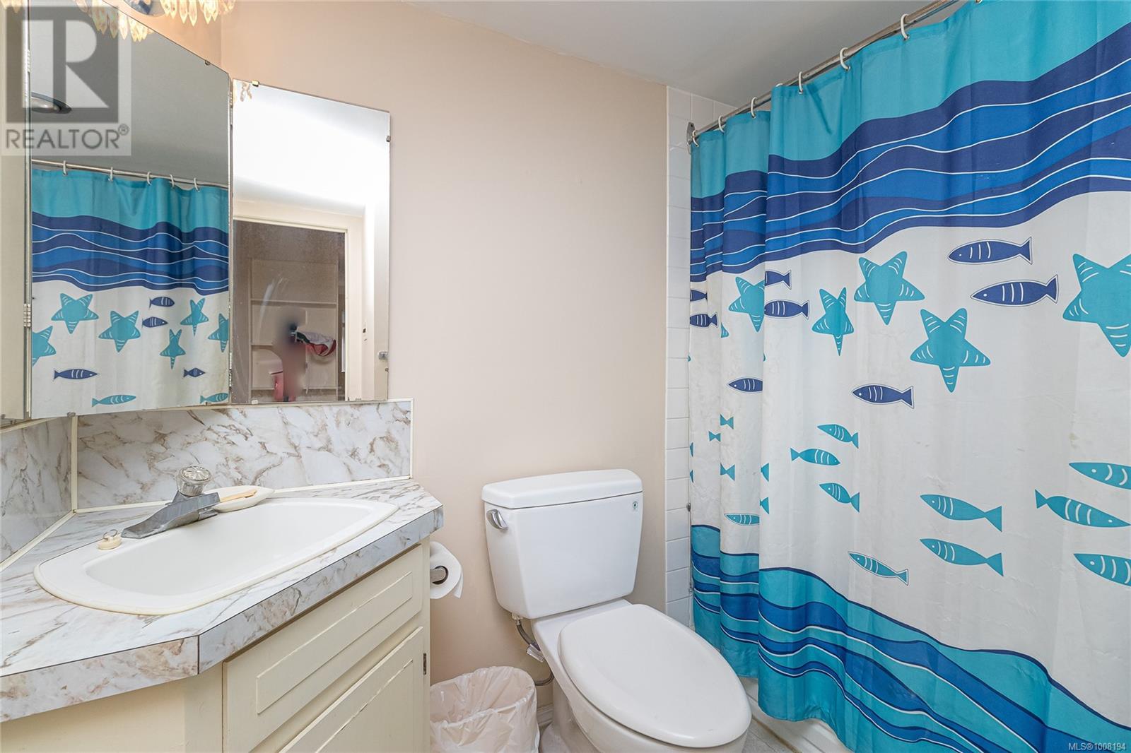 212 2040 White Birch Road, Sidney