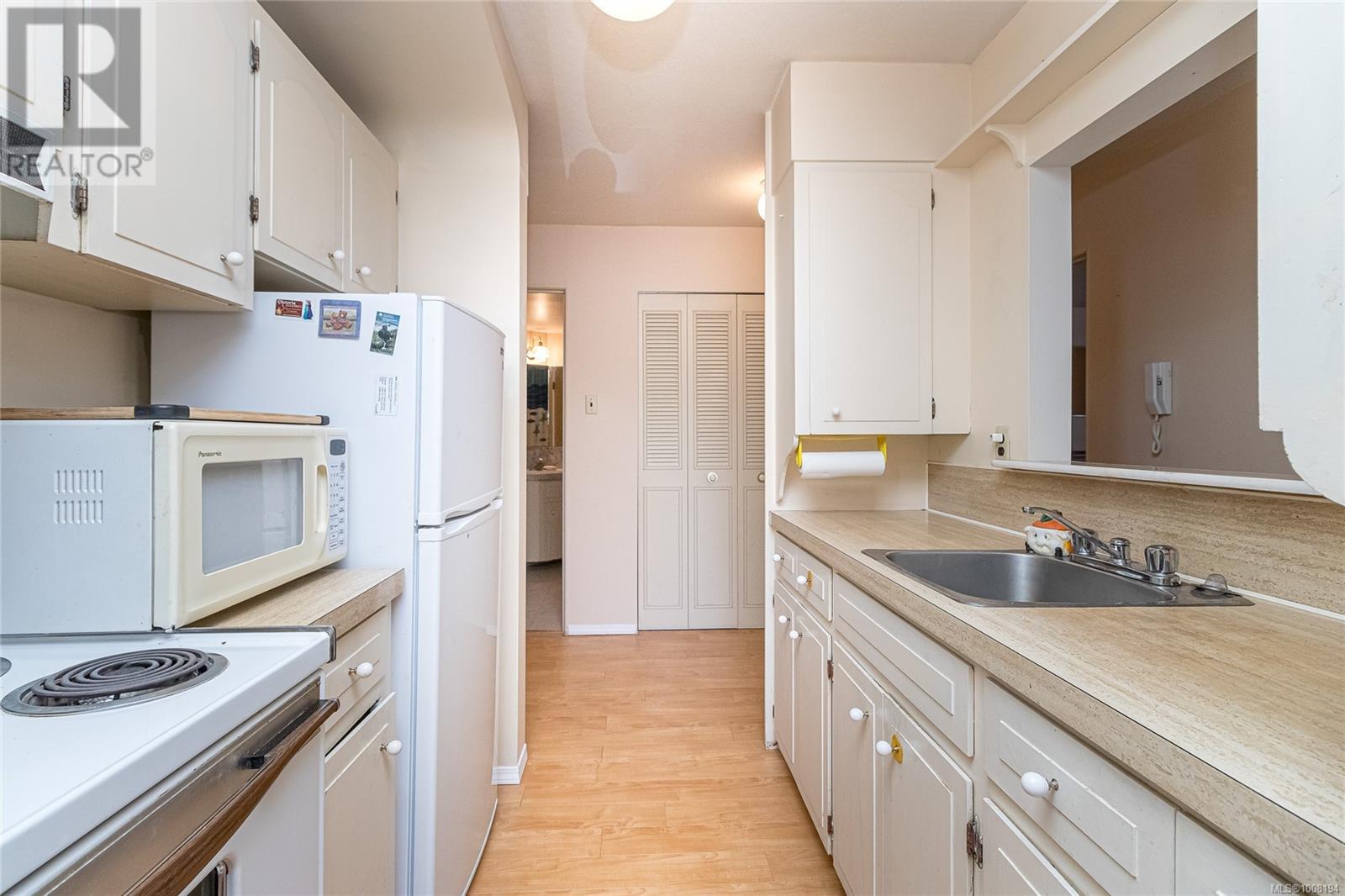 212 2040 White Birch Road, Sidney