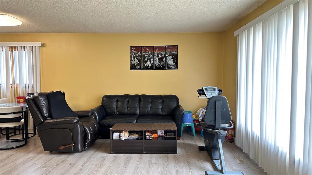 Photo 9 of 2061 Manitoba Avenue, Winnipeg MB