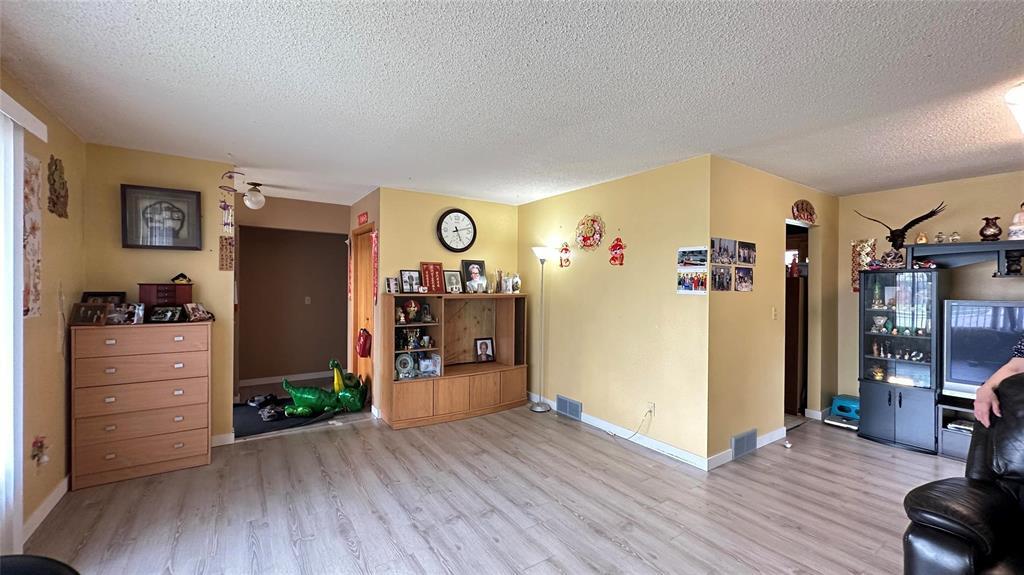 Photo 7 of 2061 Manitoba Avenue, Winnipeg MB