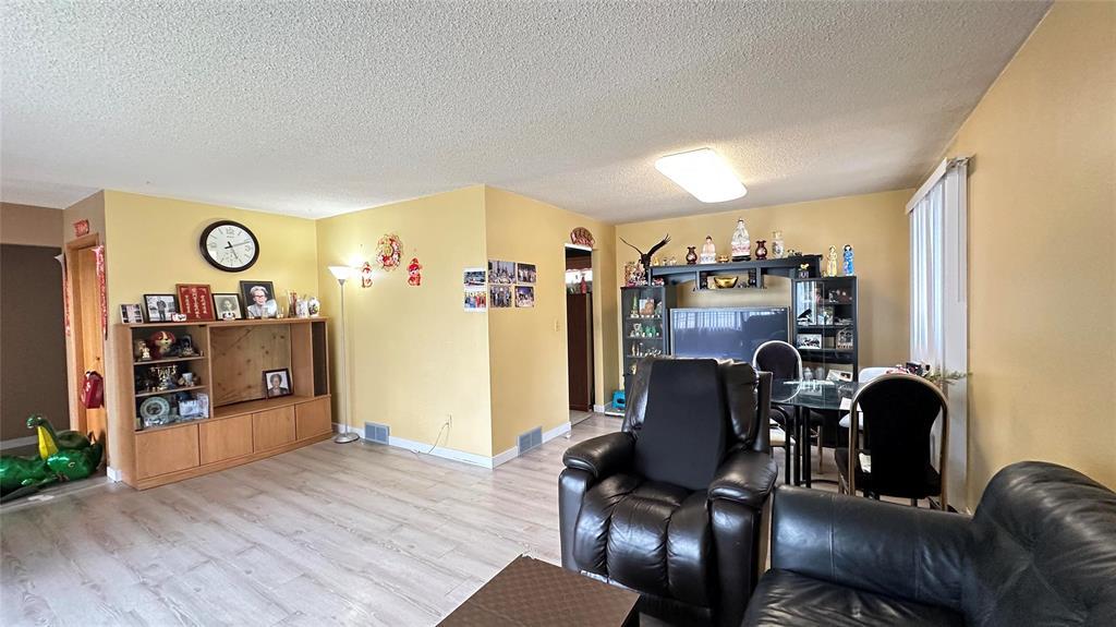Photo 8 of 2061 Manitoba Avenue, Winnipeg MB