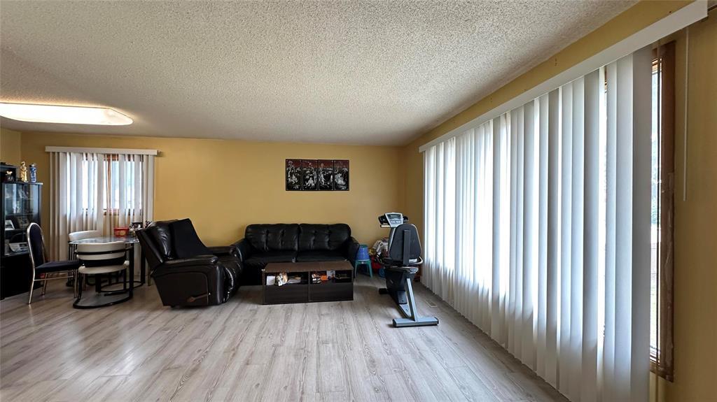 Photo 6 of 2061 Manitoba Avenue, Winnipeg MB