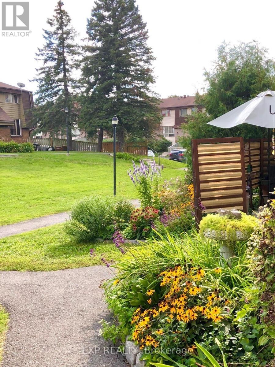Photo 3 of 12 2610 Draper Avenue, Ottawa ON