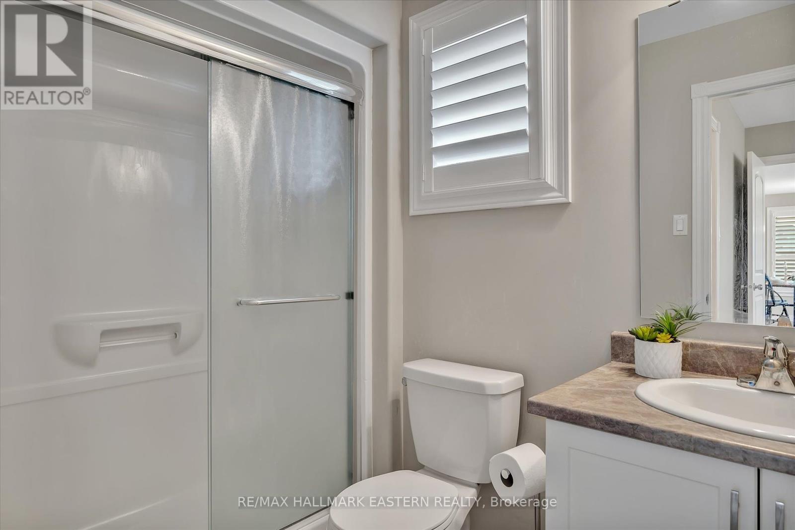 Photo 21 of 82 Darrell Drain Crescent, Asphodelnorwood ON