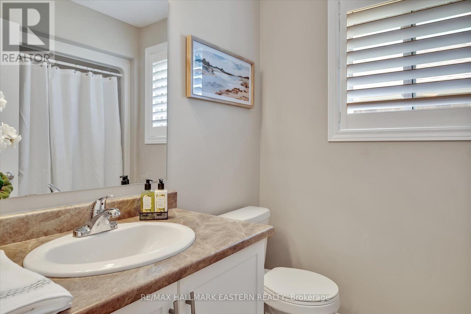 Photo 25 of 82 Darrell Drain Crescent, Asphodelnorwood ON