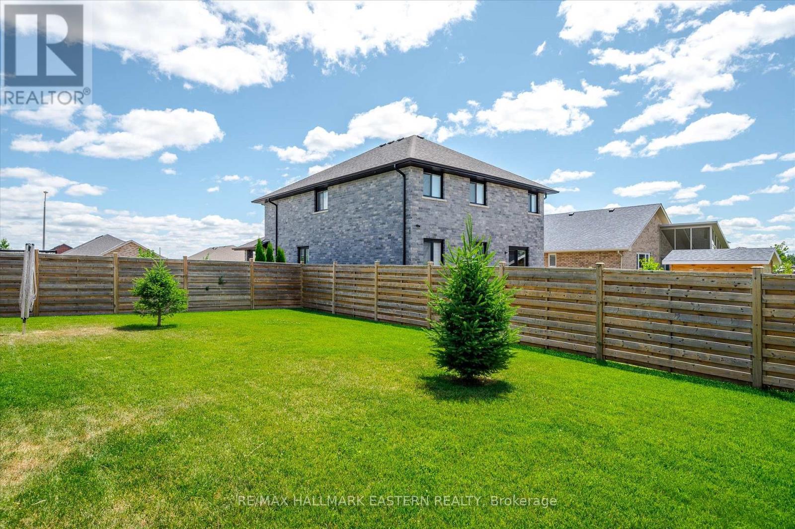 Photo 39 of 82 Darrell Drain Crescent, Asphodelnorwood ON
