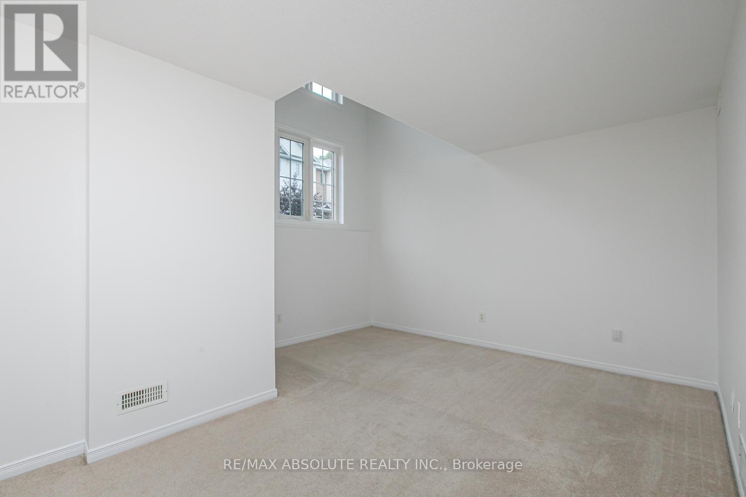 Photo 16 of 242 Gershwin Private, Ottawa ON