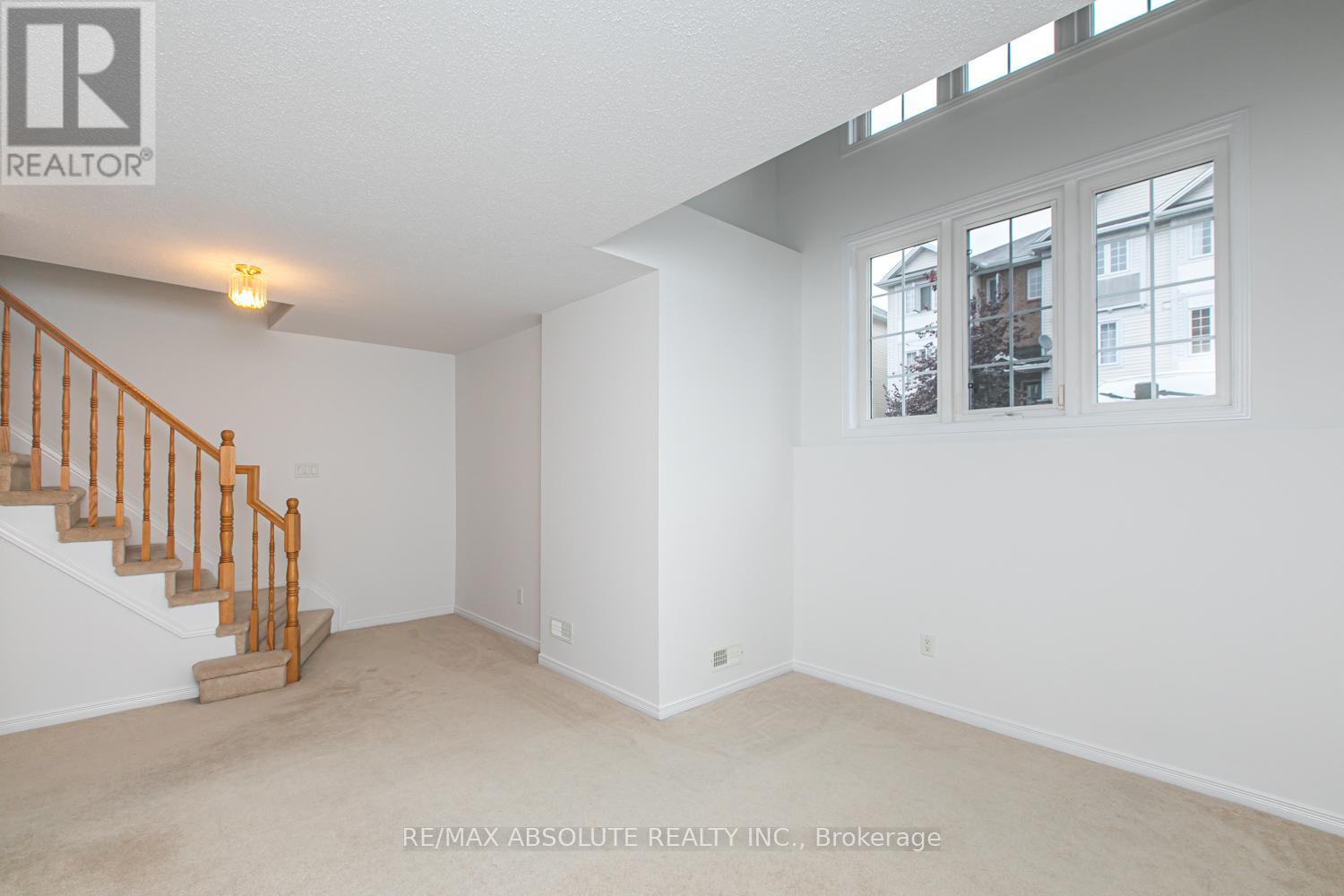 Photo 17 of 242 Gershwin Private, Ottawa ON