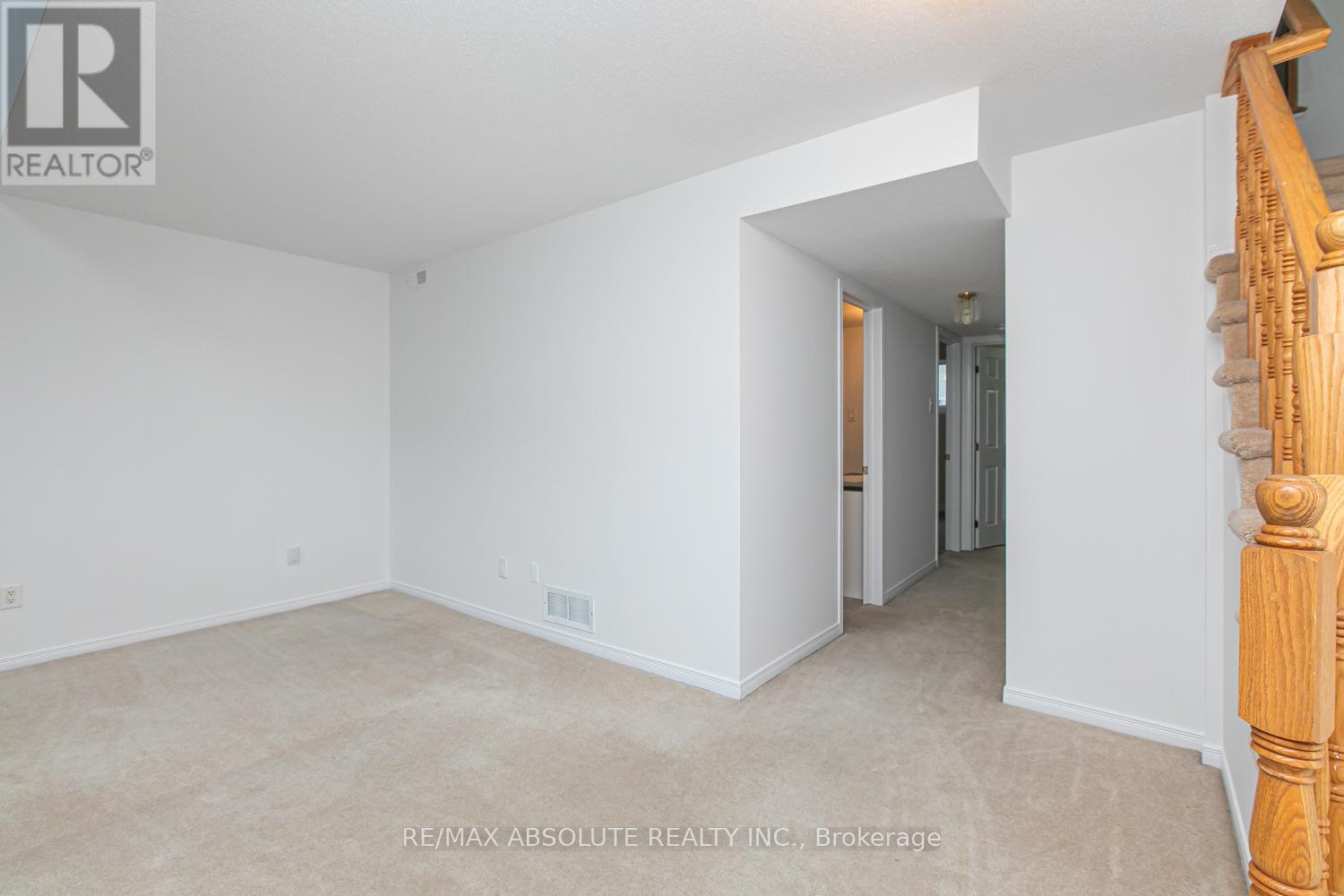 Photo 19 of 242 Gershwin Private, Ottawa ON