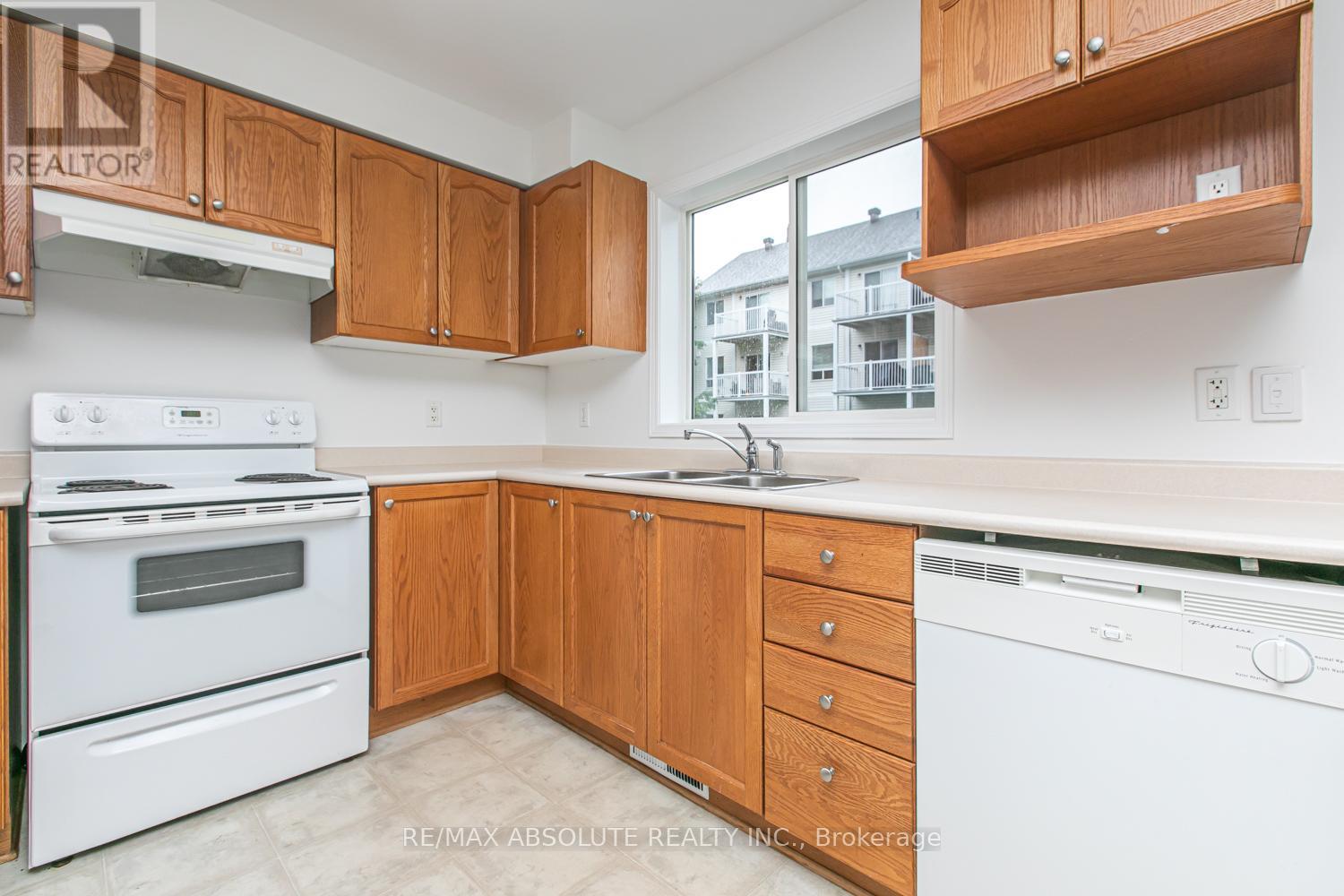 Photo 8 of 242 Gershwin Private, Ottawa ON