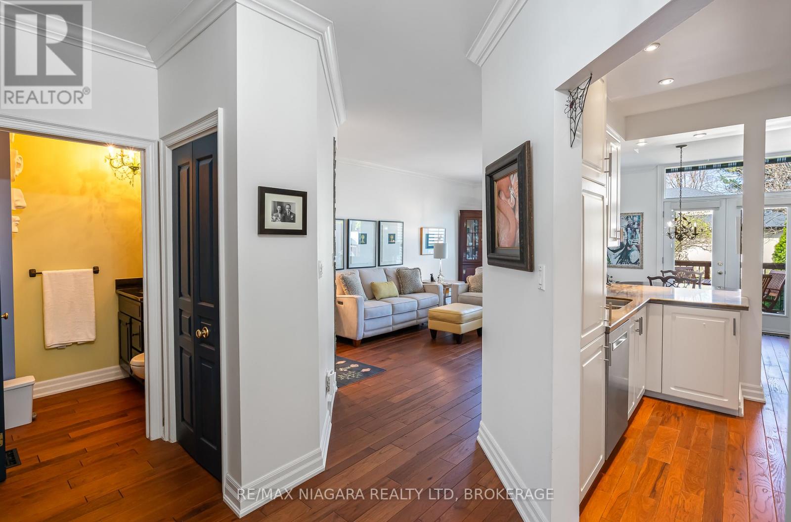 Photo 26 of 4 88 Lakeport Road, St Catharines ON