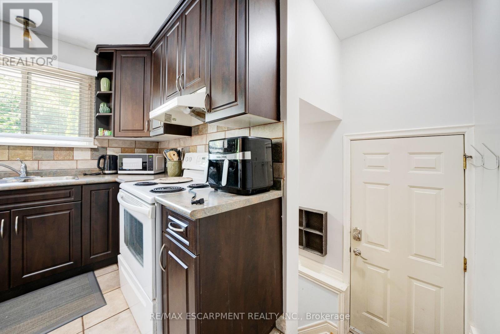 Photo 14 of 84 Jacobson Avenue, St Catharines ON