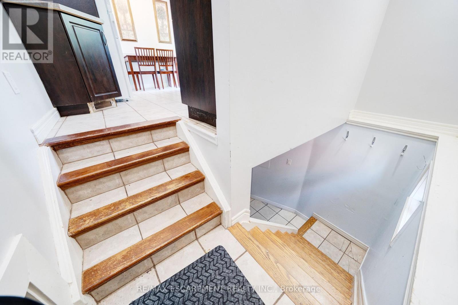 Photo 5 of 84 Jacobson Avenue, St Catharines ON