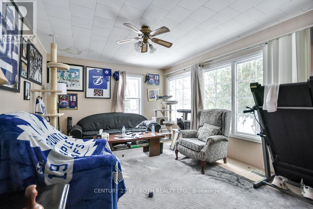 Photo 25 of 8 Summerset Place, Essa ON