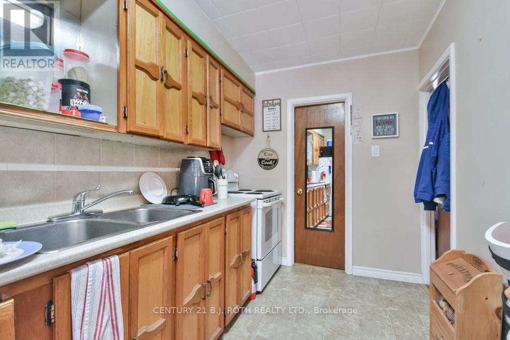 8 SUMMERSET PLACE - 22
