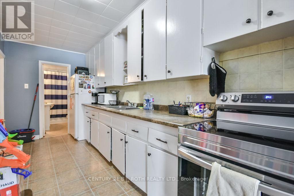 8 SUMMERSET PLACE - 14