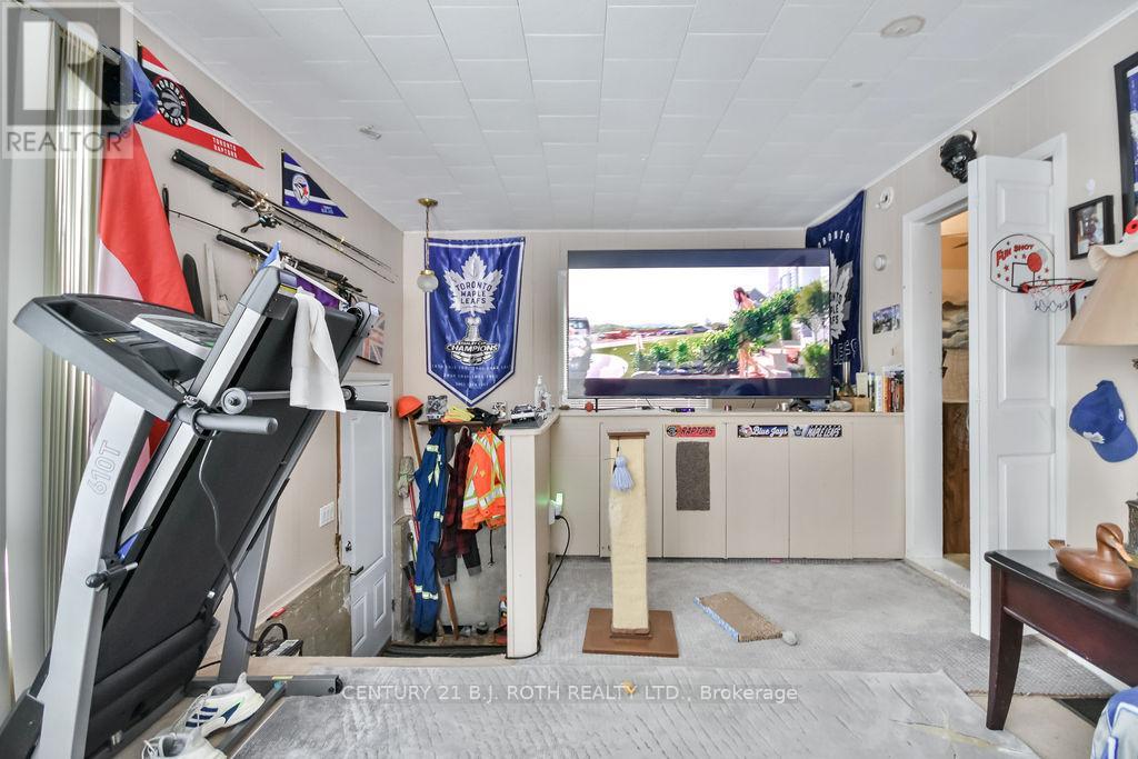 8 SUMMERSET PLACE - 26