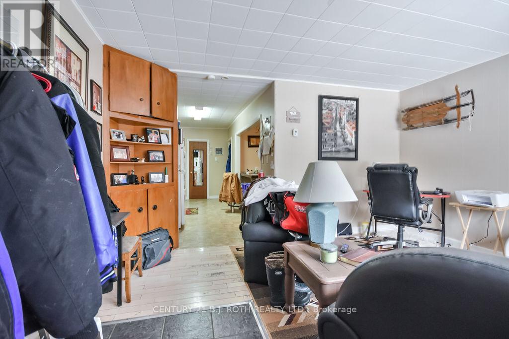 Photo 19 of 8 Summerset Place, Essa ON