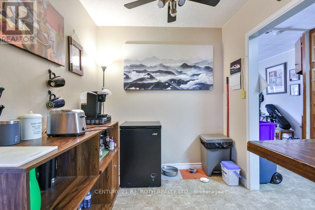 Photo 23 of 8 Summerset Place, Essa ON