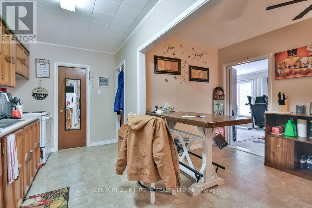 8 SUMMERSET PLACE - 24