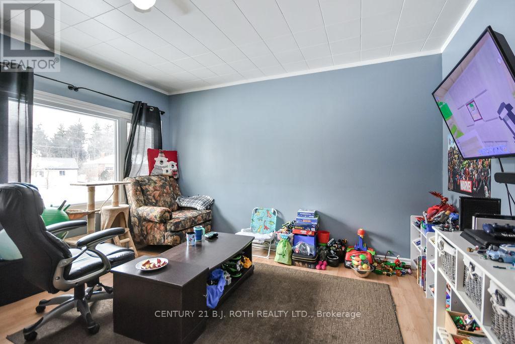 Photo 16 of 8 Summerset Place, Essa ON