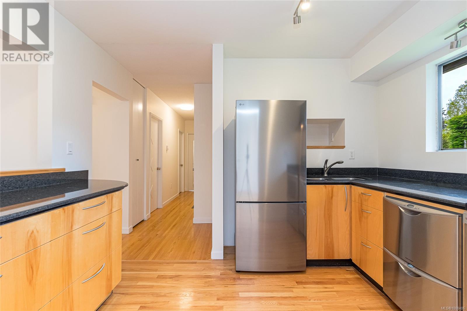 3928 CADBORO BAY RD - Image 12