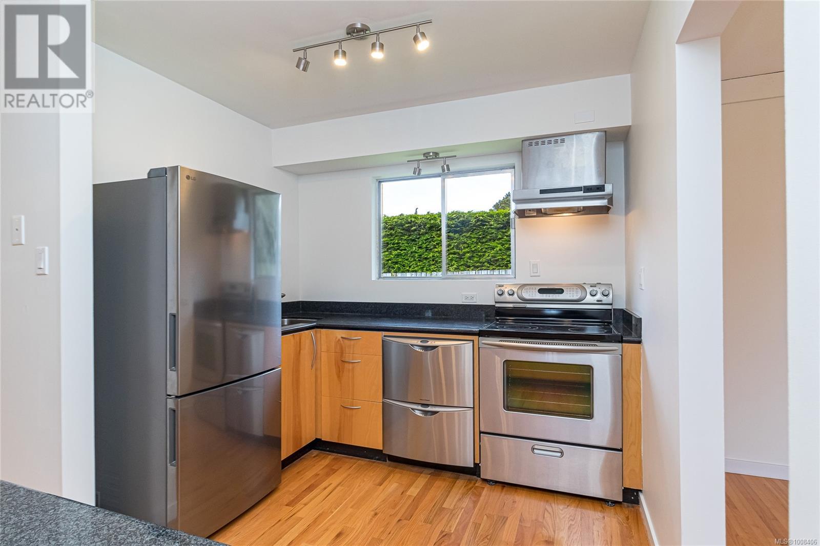 3928 CADBORO BAY RD - Image 13