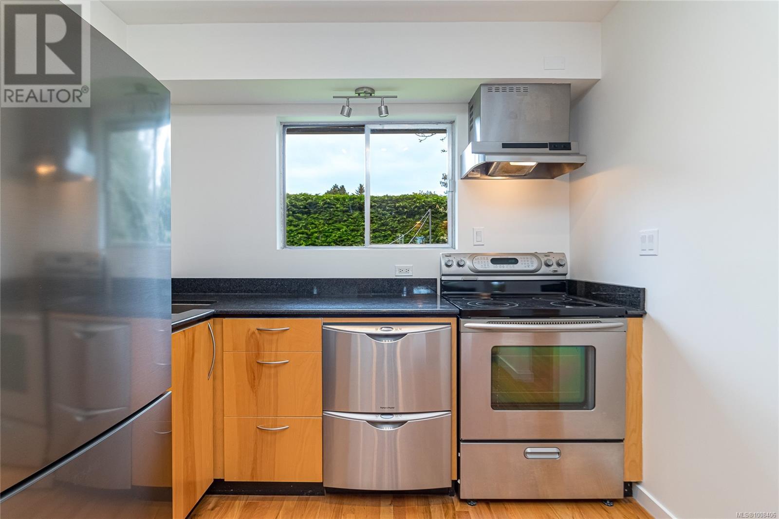 3928 CADBORO BAY RD - Image 14