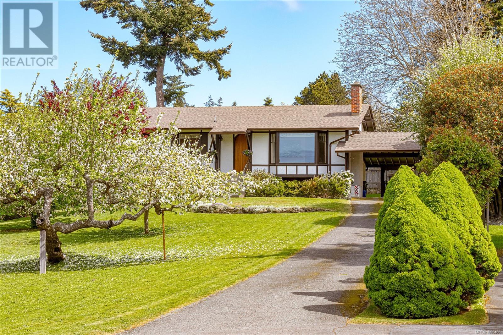 3928 CADBORO BAY RD - Image 2