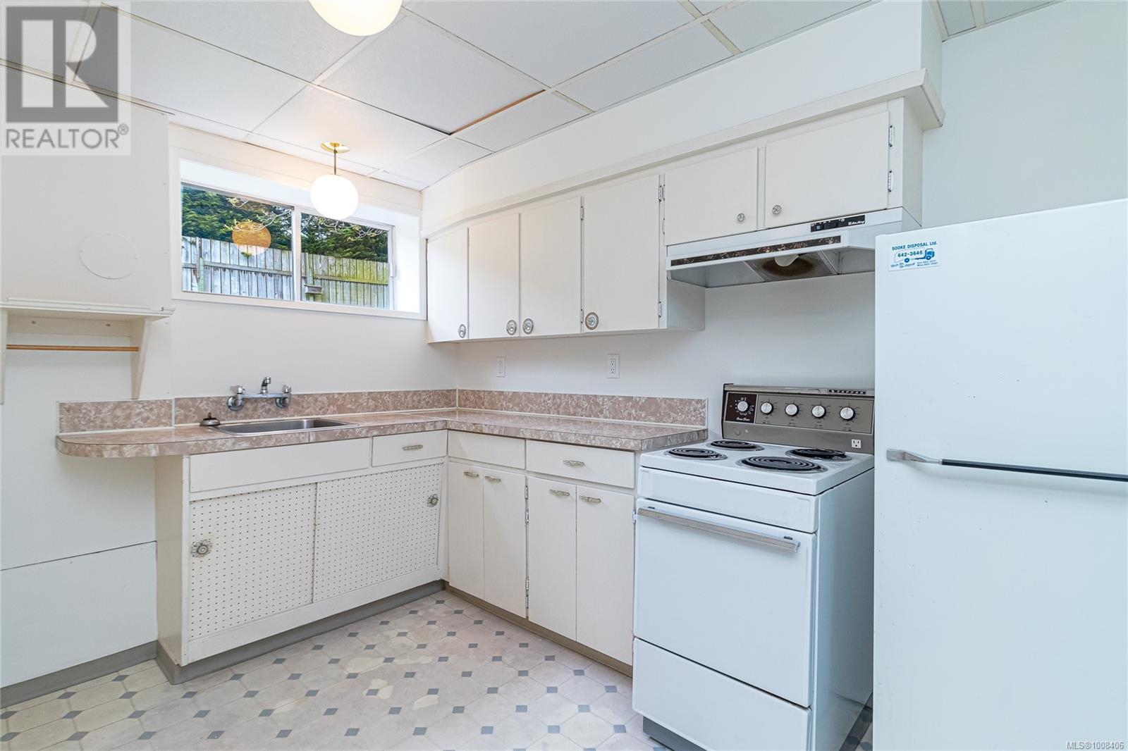 3928 CADBORO BAY RD - Image 21