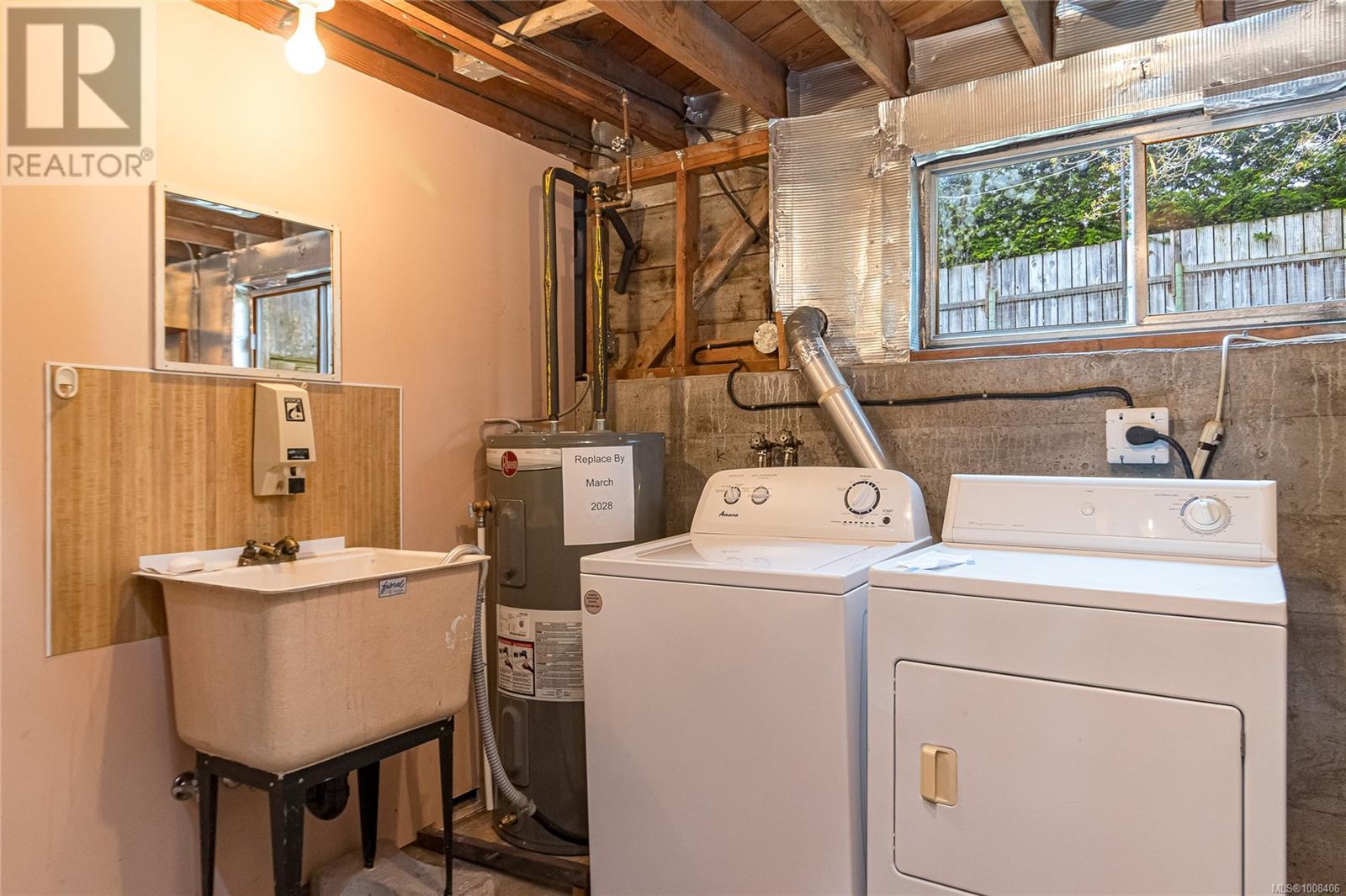 3928 CADBORO BAY RD - Image 27