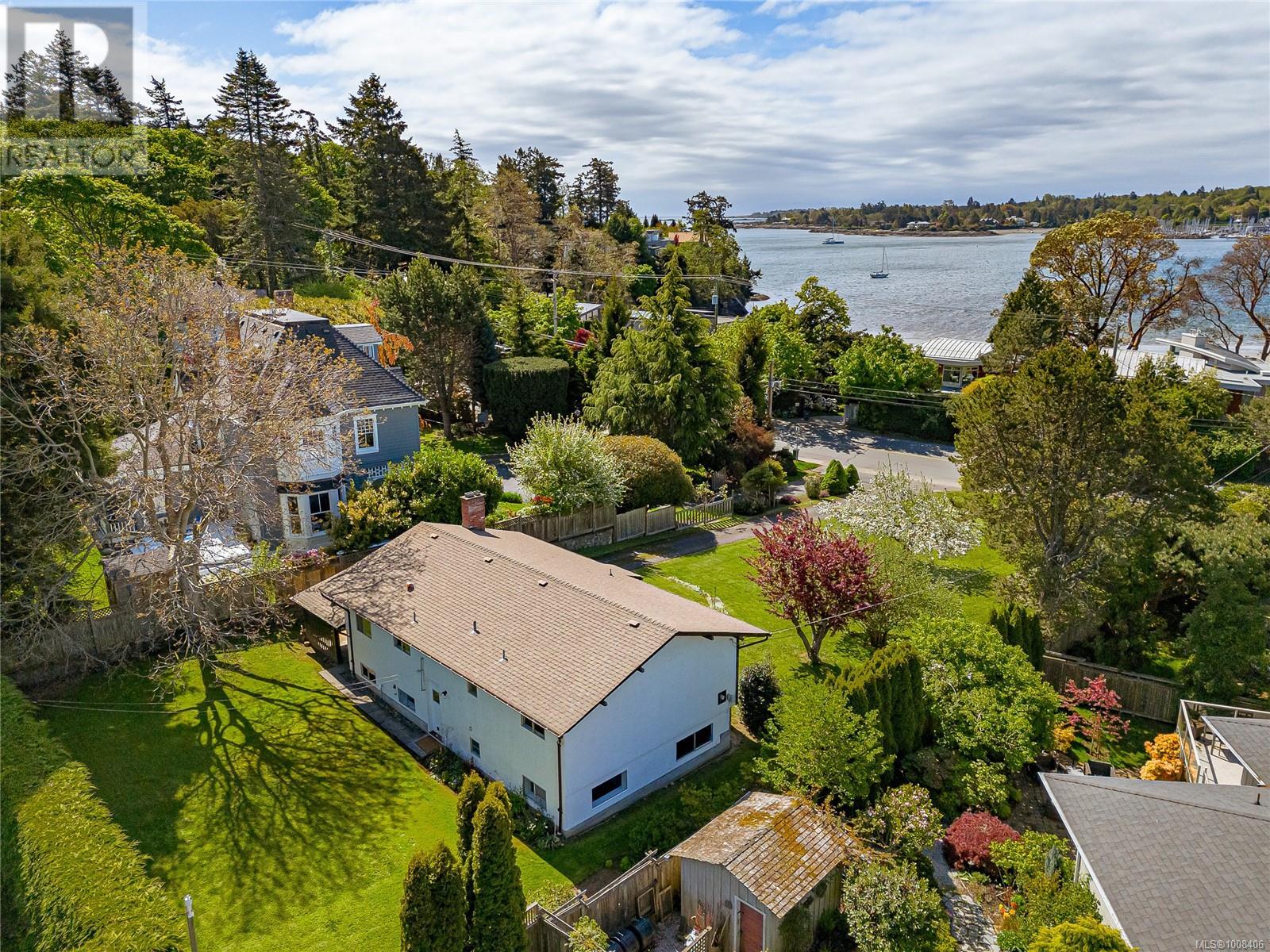 3928 CADBORO BAY RD - Image 41