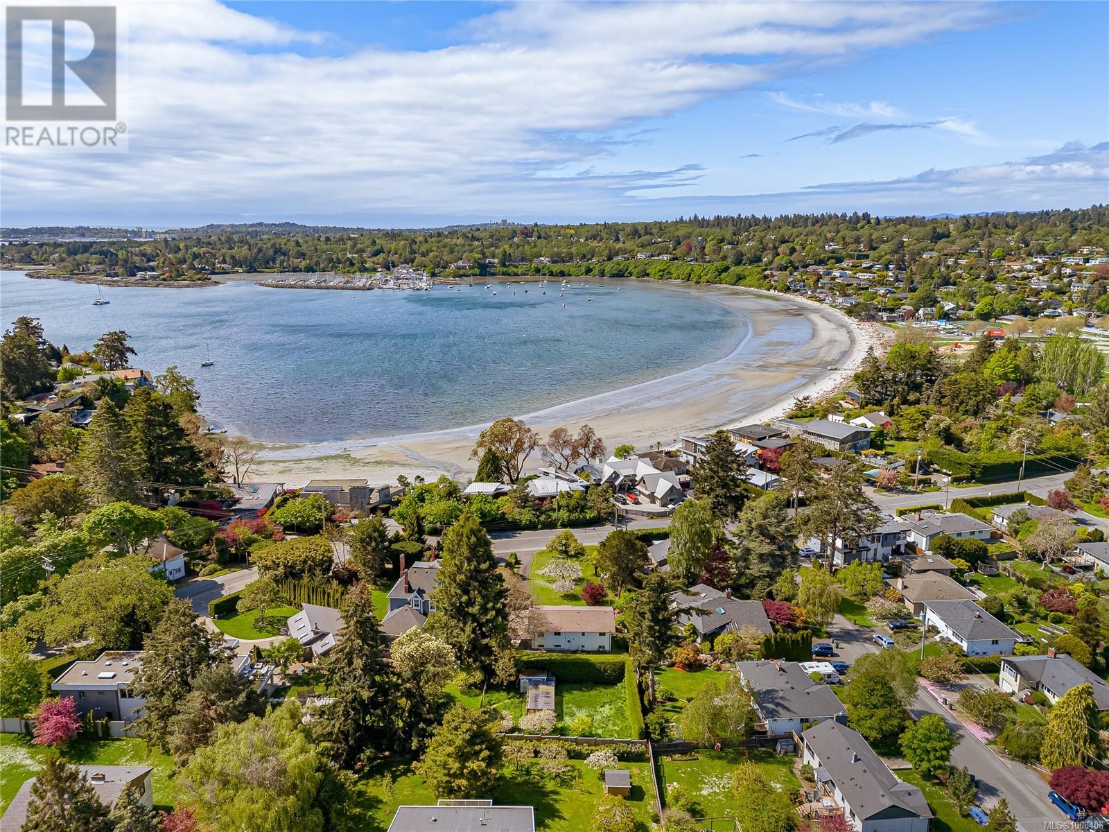 3928 CADBORO BAY RD - Image 43