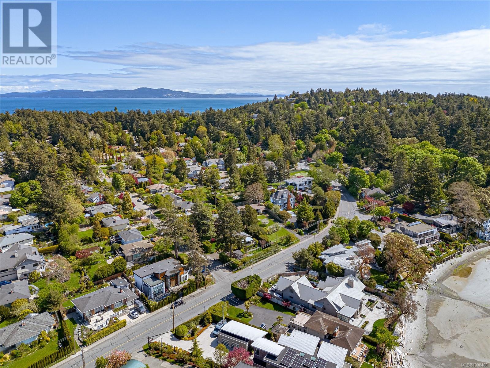 3928 CADBORO BAY RD - Image 44