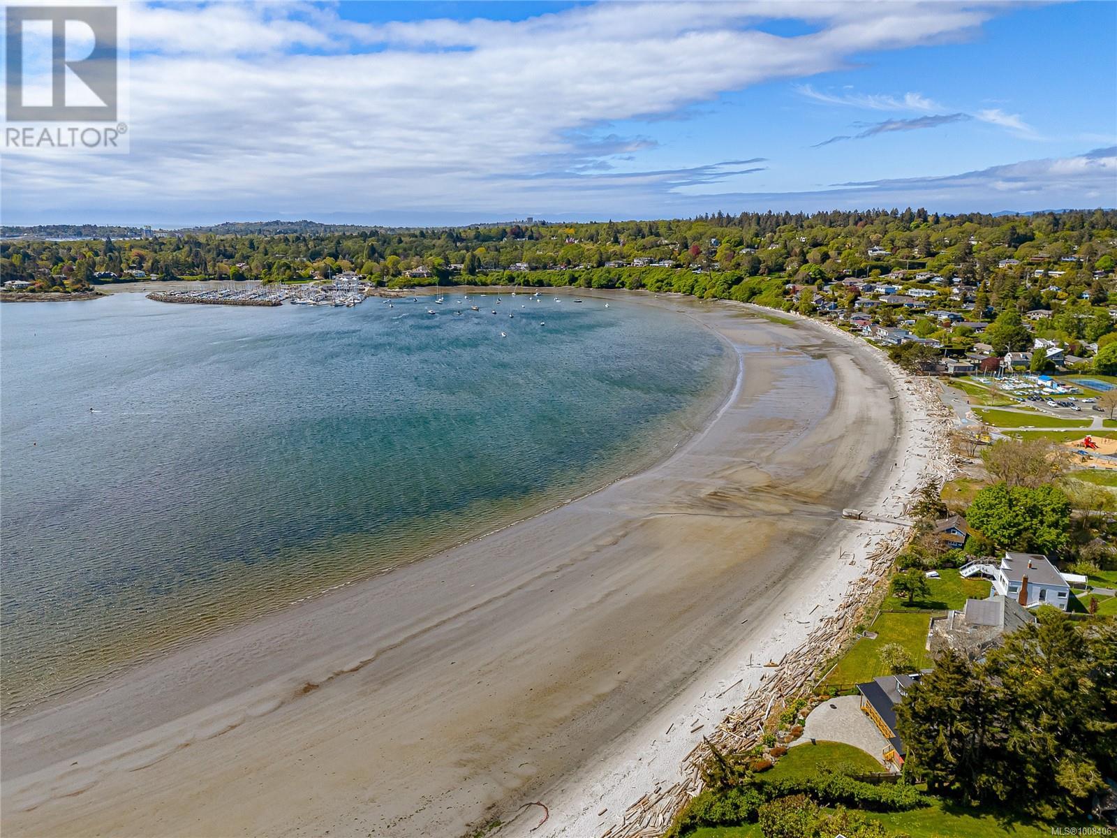 3928 CADBORO BAY RD - Image 45