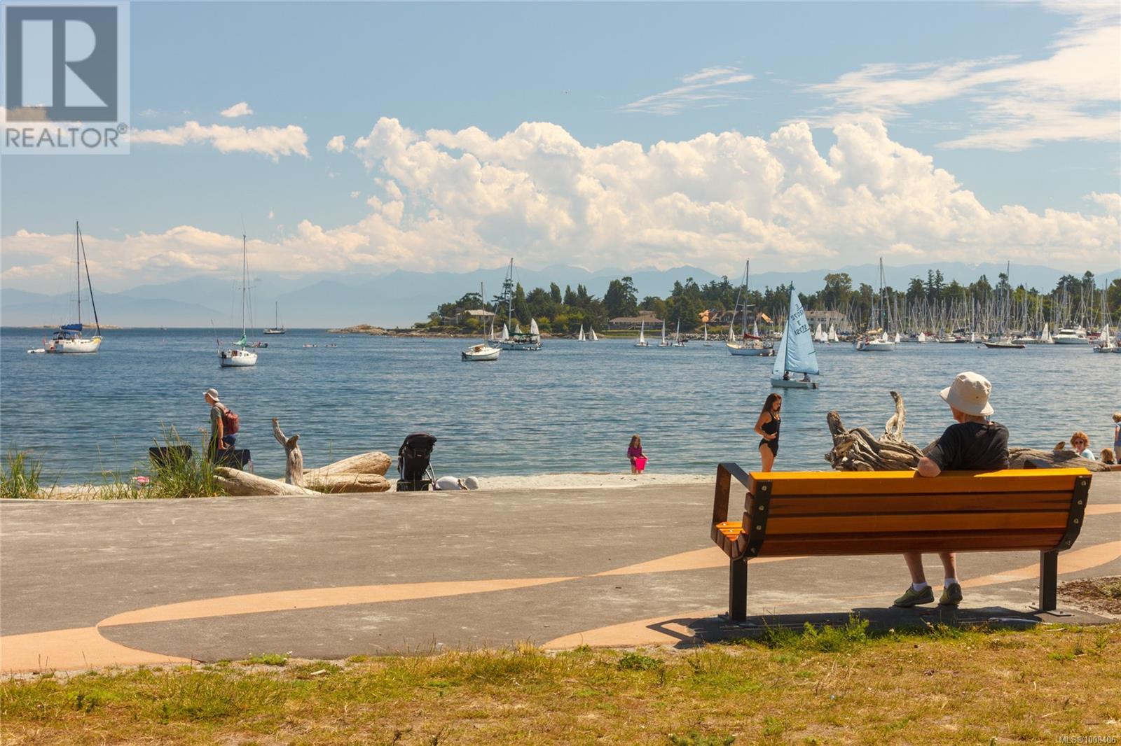 3928 CADBORO BAY RD - Image 49