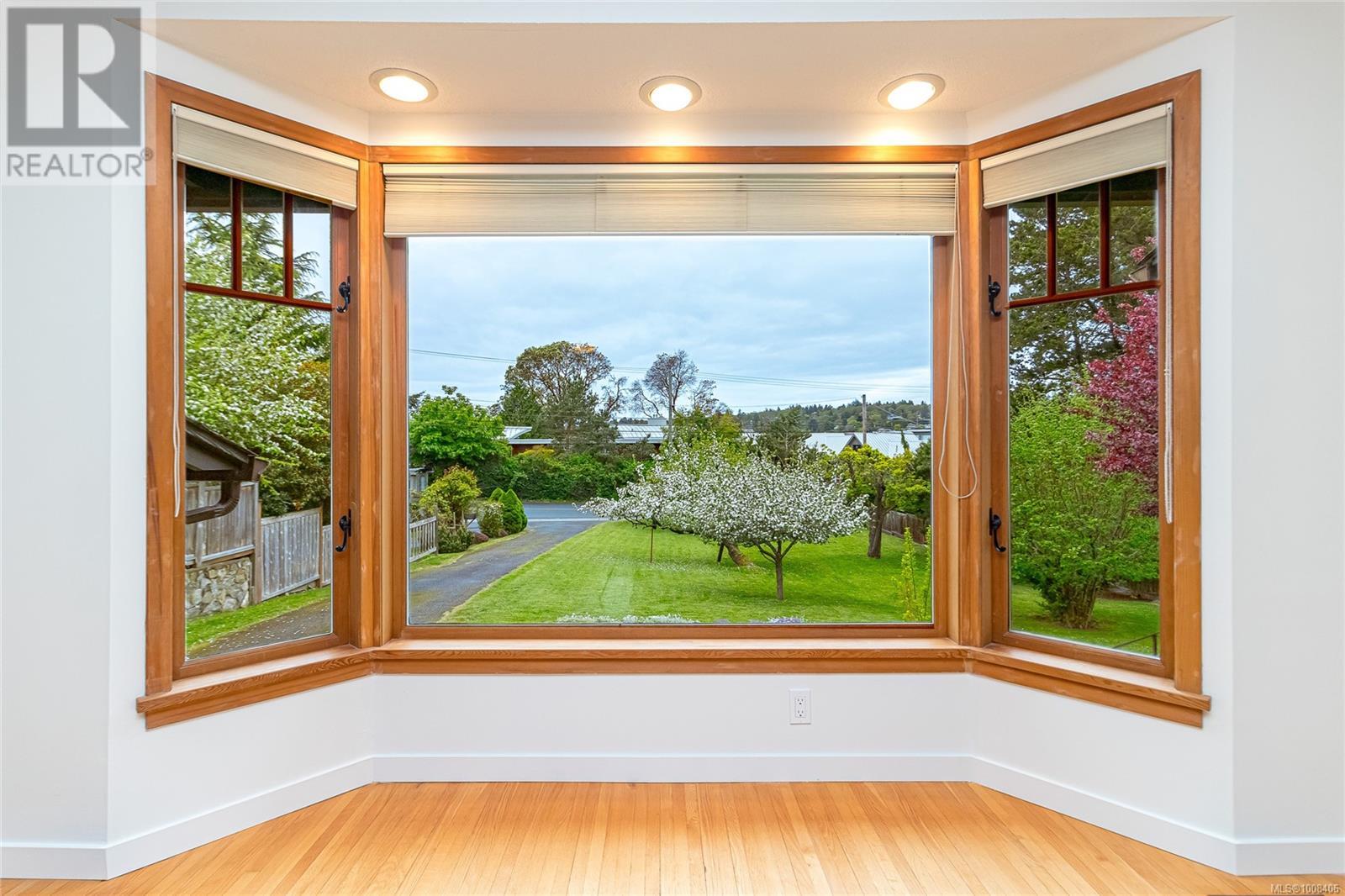 3928 CADBORO BAY RD - Image 6