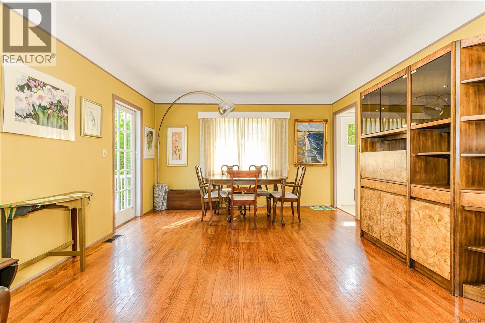 Photo 8 of 787 Newport Ave, Oak Bay BC