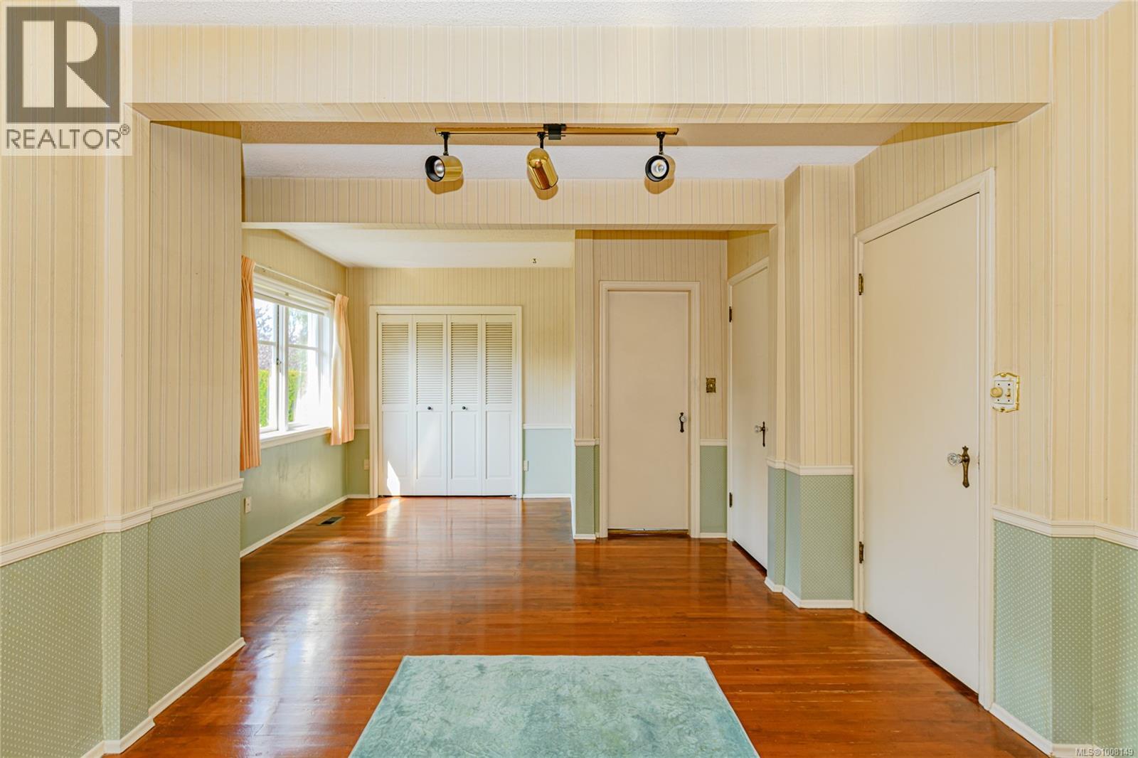 Photo 15 of 787 Newport Ave, Oak Bay BC
