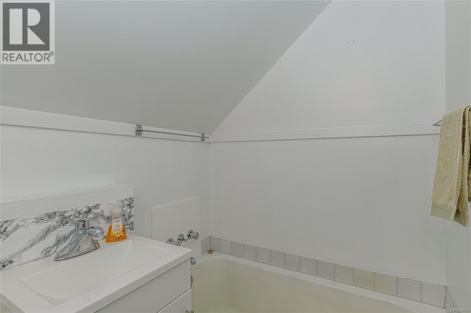 Photo 30 of 787 Newport Ave, Oak Bay BC