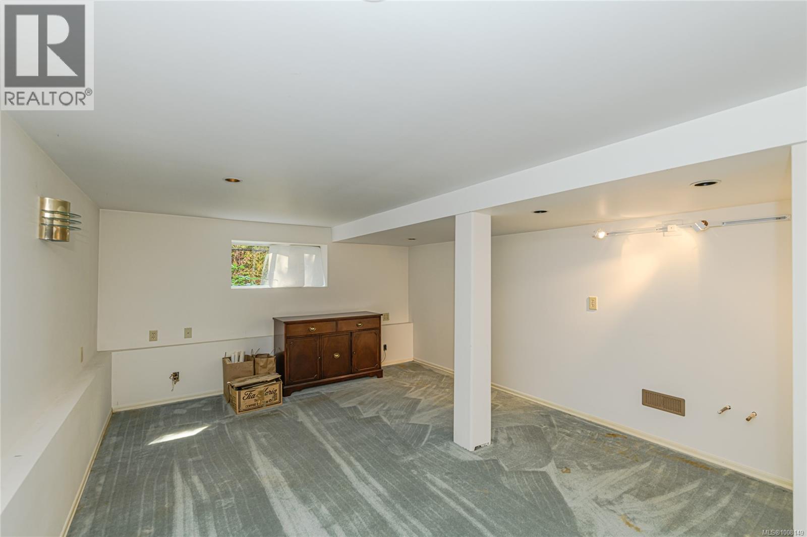 Photo 40 of 787 Newport Ave, Oak Bay BC