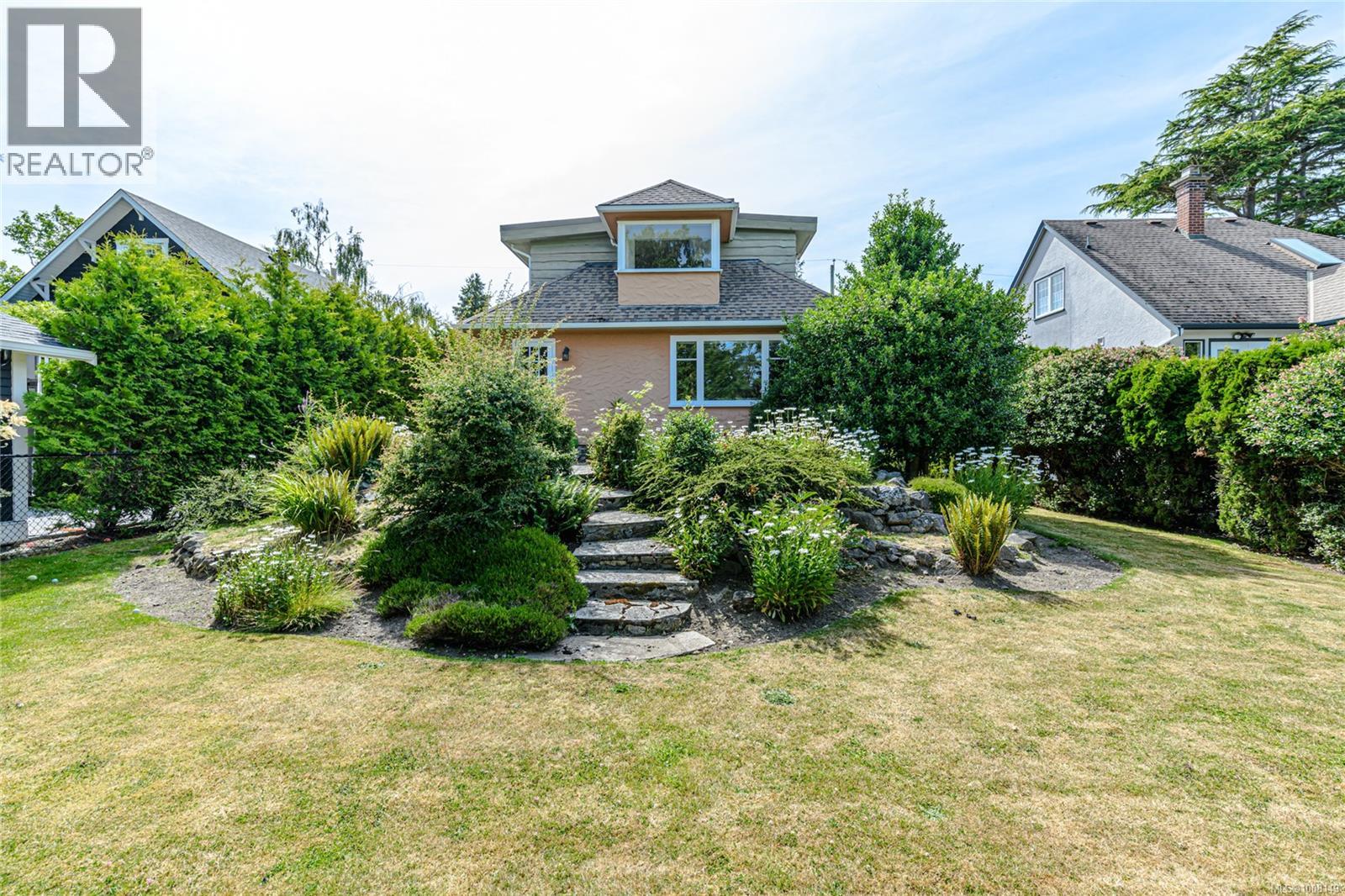 Photo 33 of 787 Newport Ave, Oak Bay BC