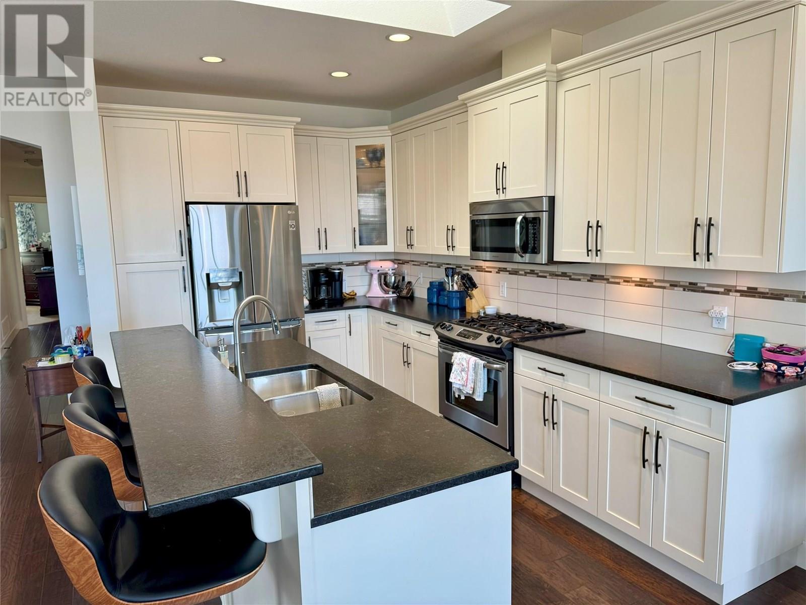  1605 Marina Way, West Kelowna