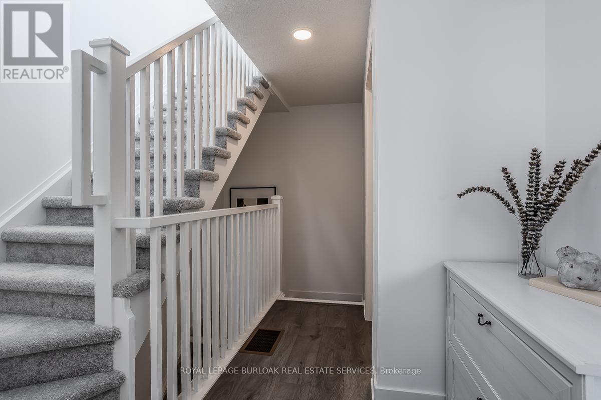 Photo 6 of 28 1121 Cooke Boulevard, Burlington ON