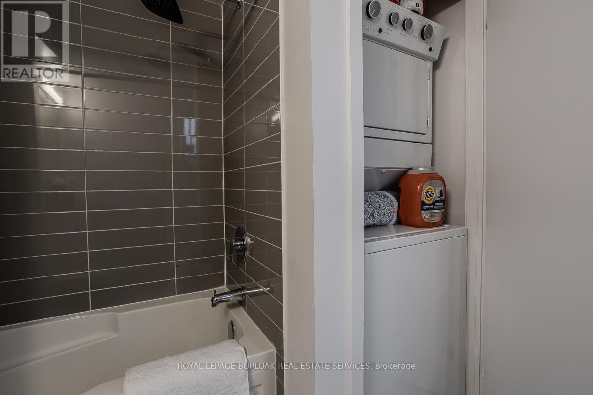 Photo 2 of 28 1121 Cooke Boulevard, Burlington ON