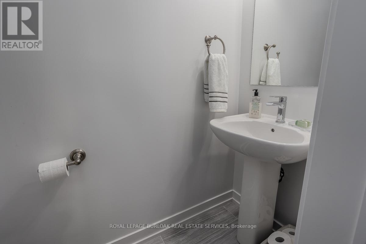 Photo 16 of 28 1121 Cooke Boulevard, Burlington ON