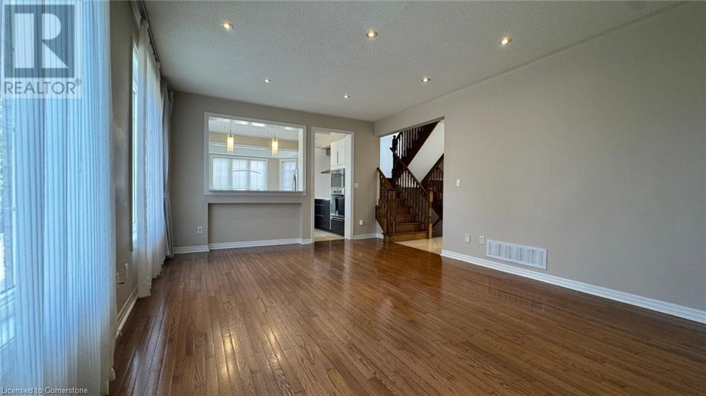 Photo 7 of 2295 Avalon Drive, Burlington ON